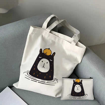 pack capibara emergiendo del agua con una fruta en la cabeza