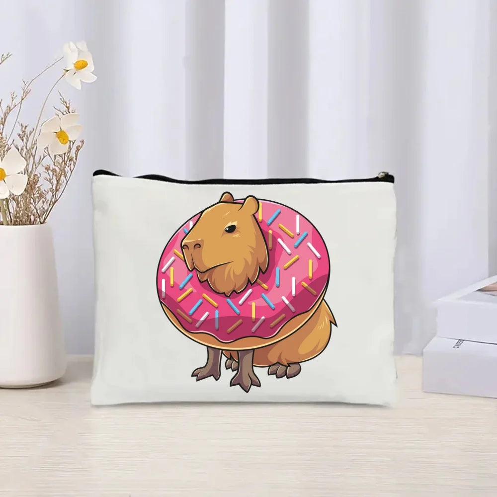 neceser capibara con donut gigante de collar