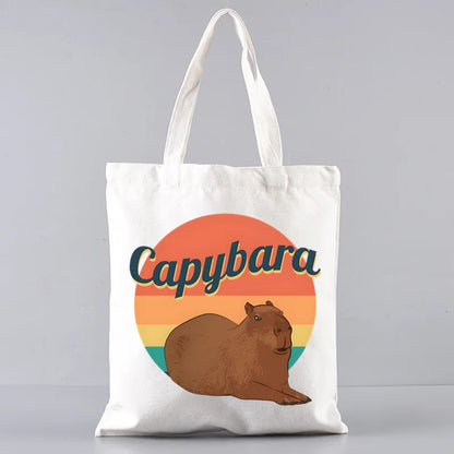 bola capibara tumbado con un sol redondo multicolor detrás