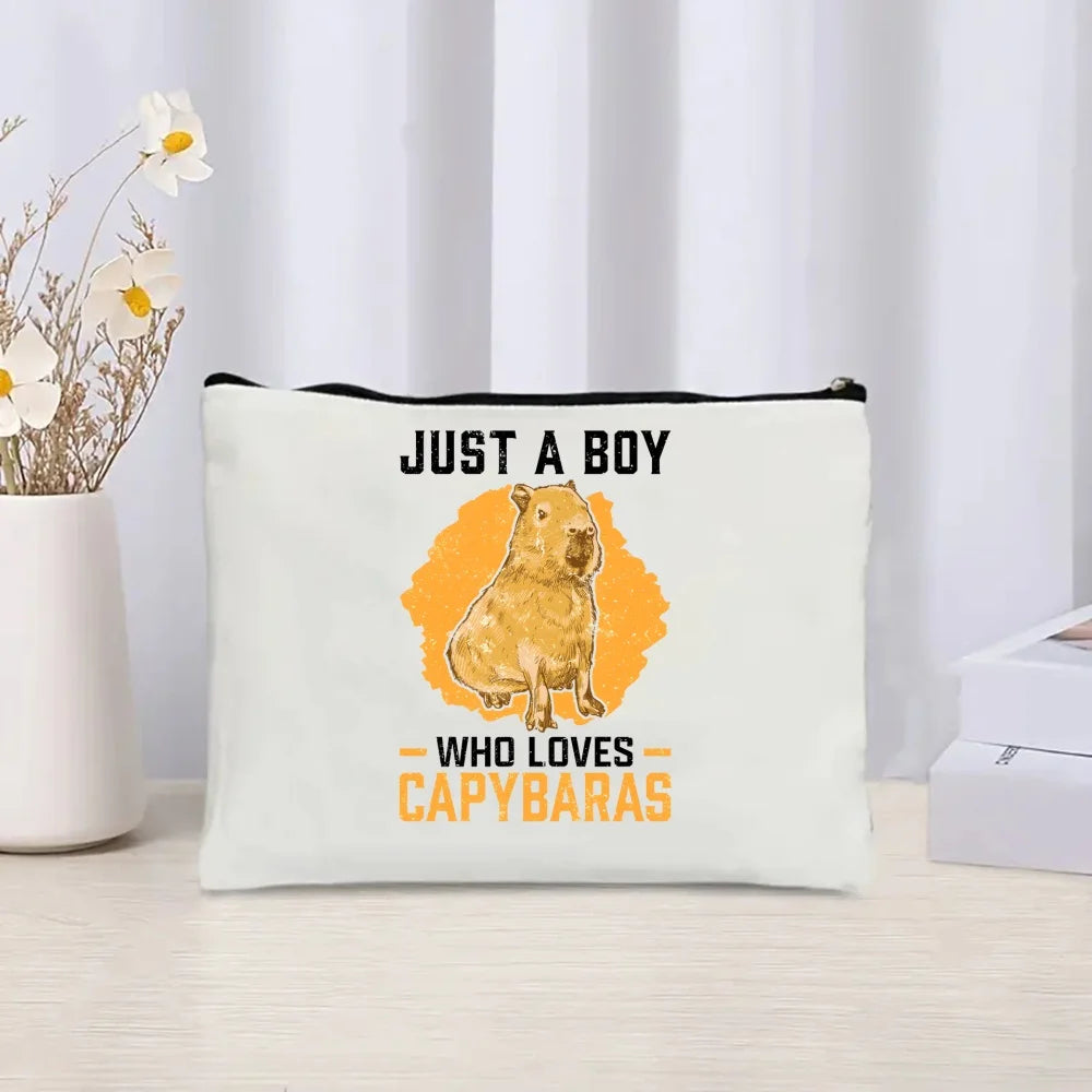 neceser chico al que le encantan los capibaras